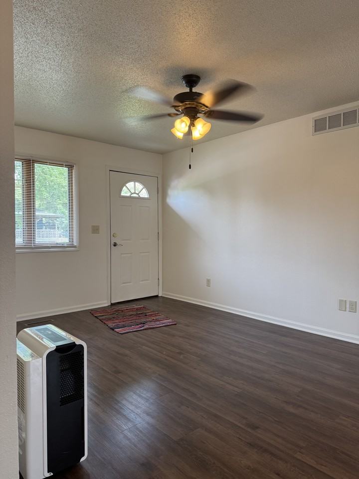548 6th St #1 - Photo 3 of 20