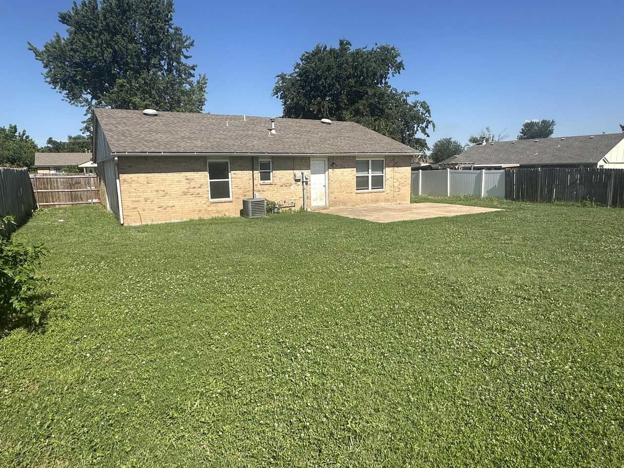 632 N Ramblin Oaks Dr #1 - Photo 3 of 27