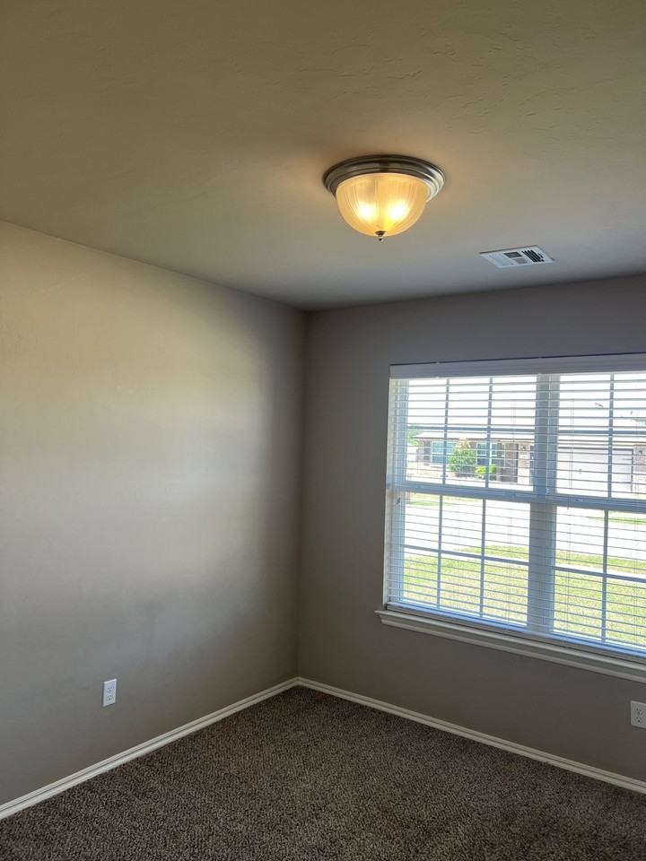 11808 Nw 135th St #1 - Photo 5 of 16