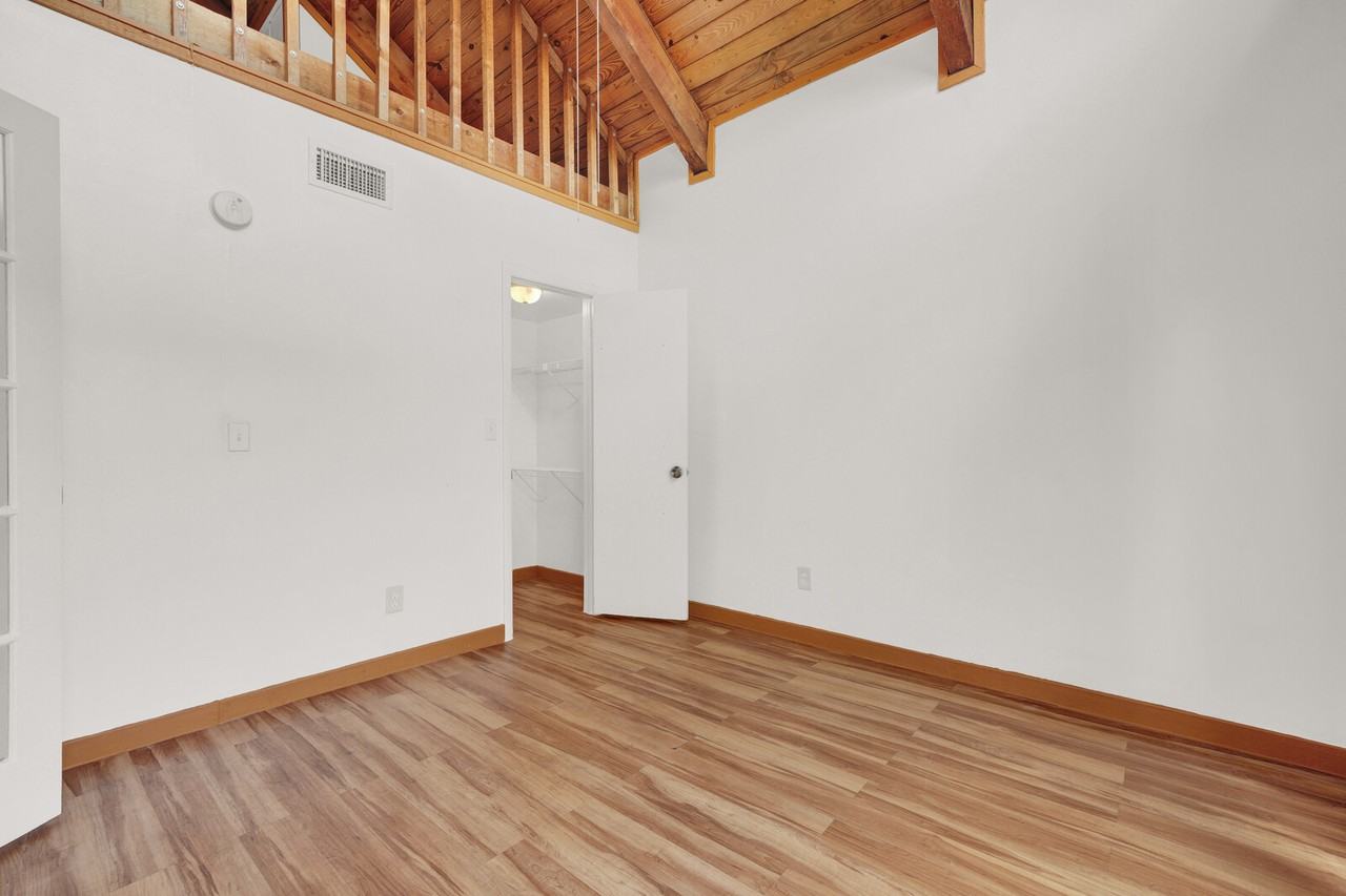 100 Sparrow Dr #1 - Photo 5 of 34