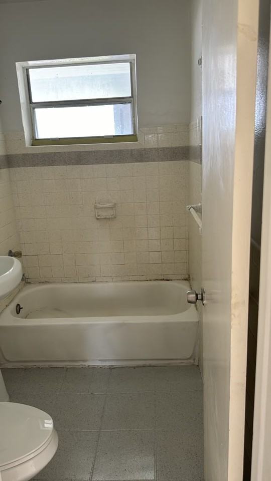 11870 Ne 16th Ave #4 - Photo 7 of 9
