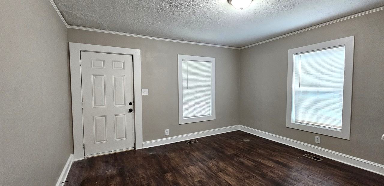 1026 Pearson St #1 - Photo 3 of 9