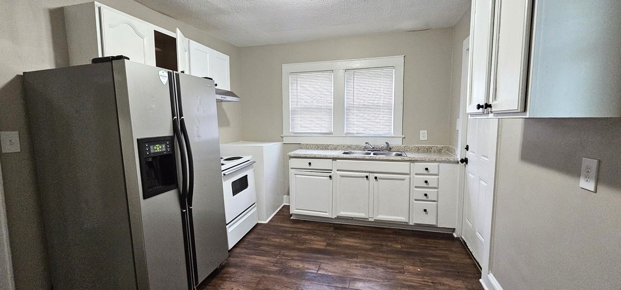 1026 Pearson St #1 - Photo 4 of 9