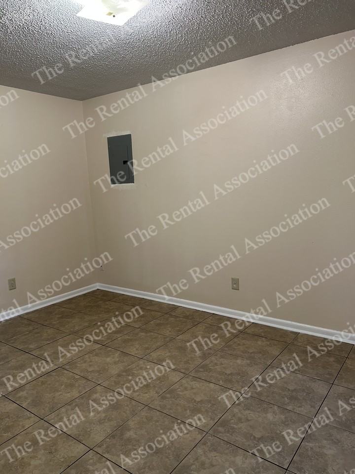 1404 Wyoming Ave #1 - Photo 2 of 17