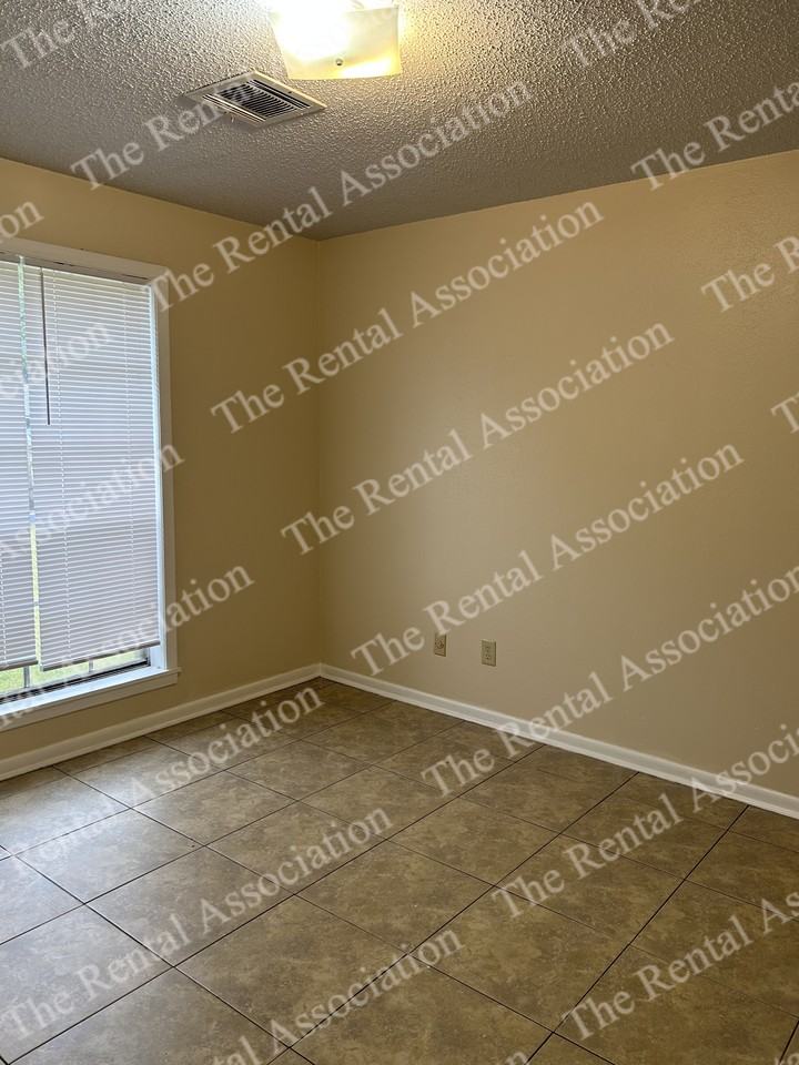 1404 Wyoming Ave #1 - Photo 5 of 17