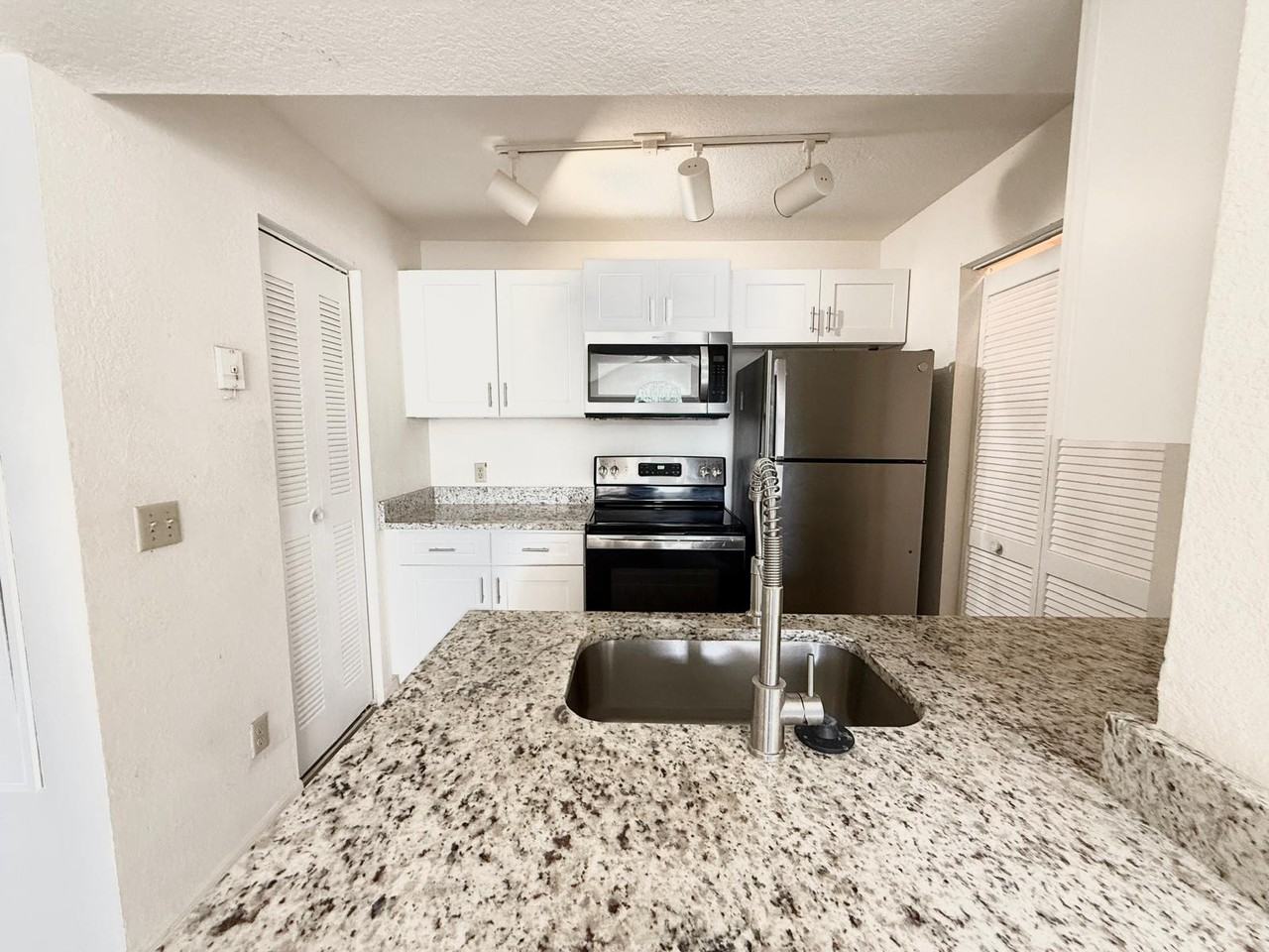 1031 S Hiawassee Rd #1 - Photo 5 of 15
