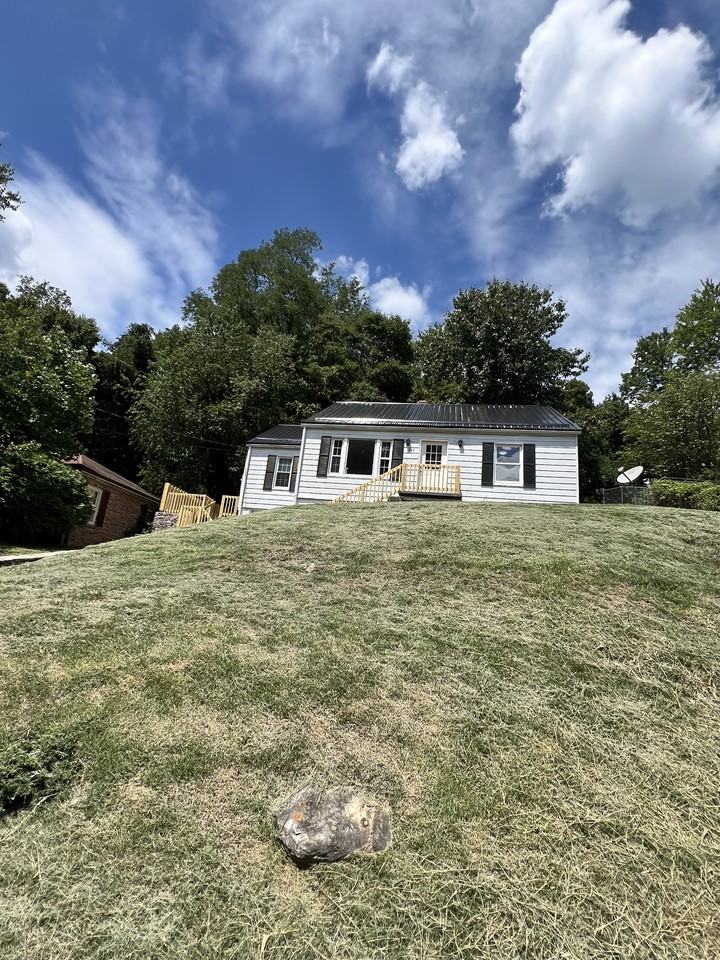 1219 East Dr #1 - Photo 3 of 41