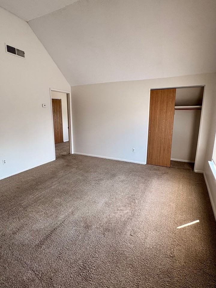 Evergreen Apartments - Photo 2 of 29