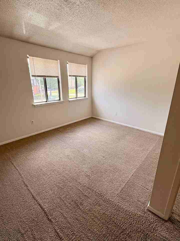 Evergreen Apartments - Photo 3 of 29