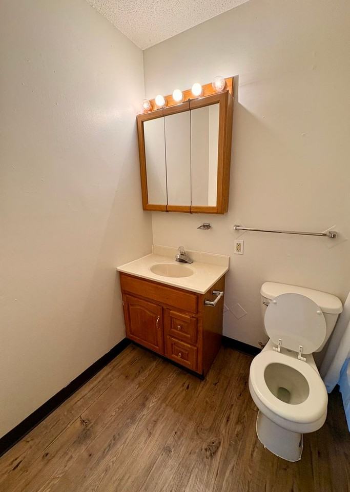 Evergreen Apartments - Photo 4 of 29