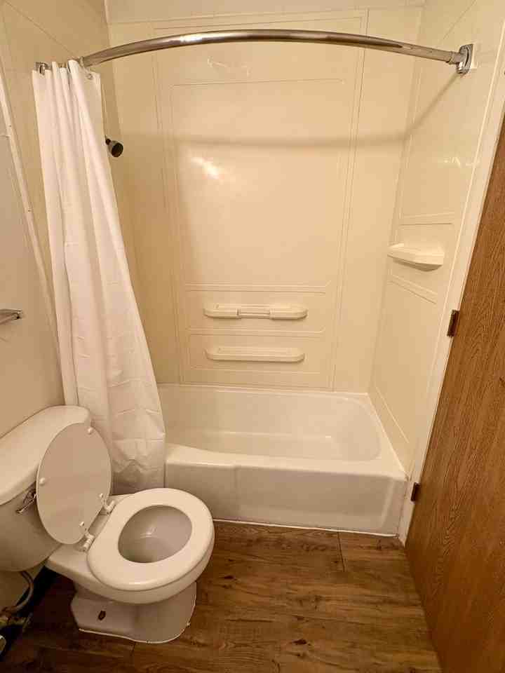 Evergreen Apartments - Photo 5 of 29
