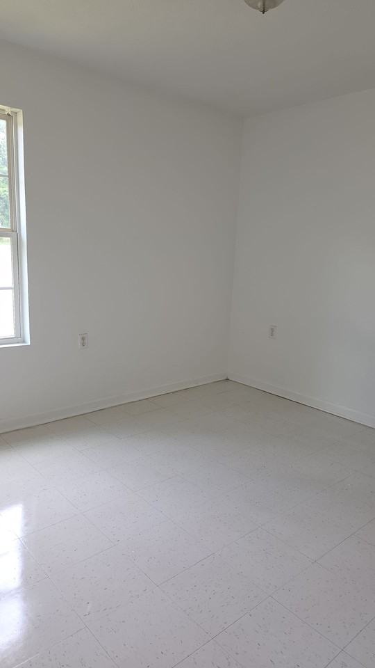 114 Greene Ln - Photo 3 of 4