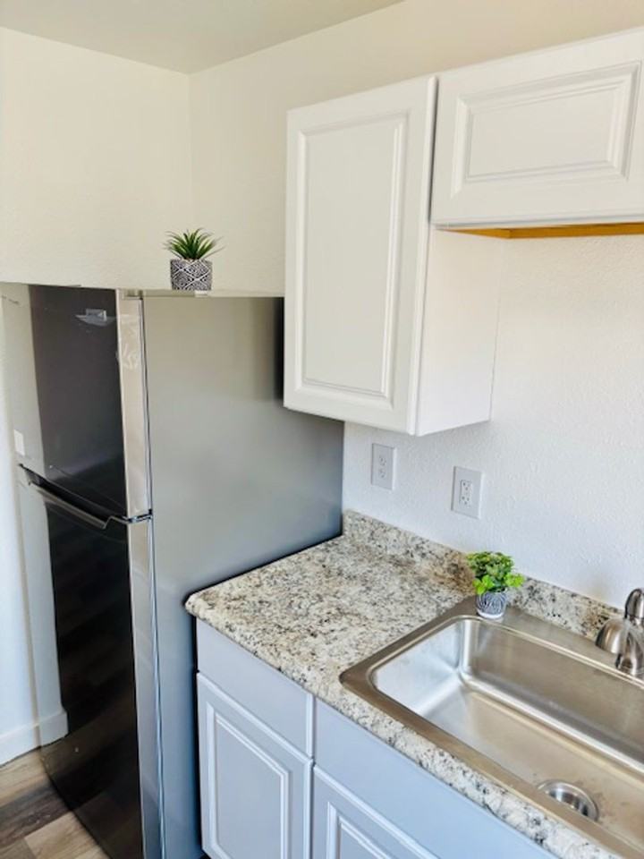 Cedar Crest Apartments - Photo 4 of 21