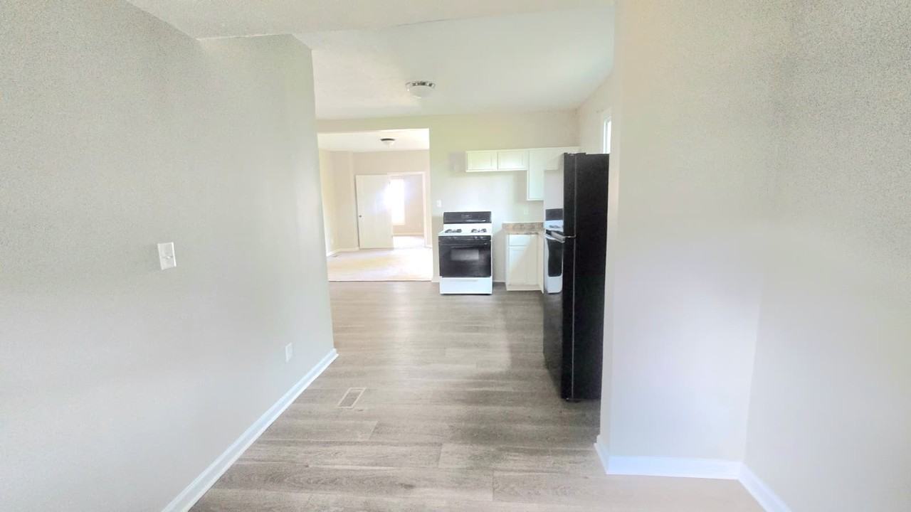 514 Studebaker St #1 - Photo 3 of 9