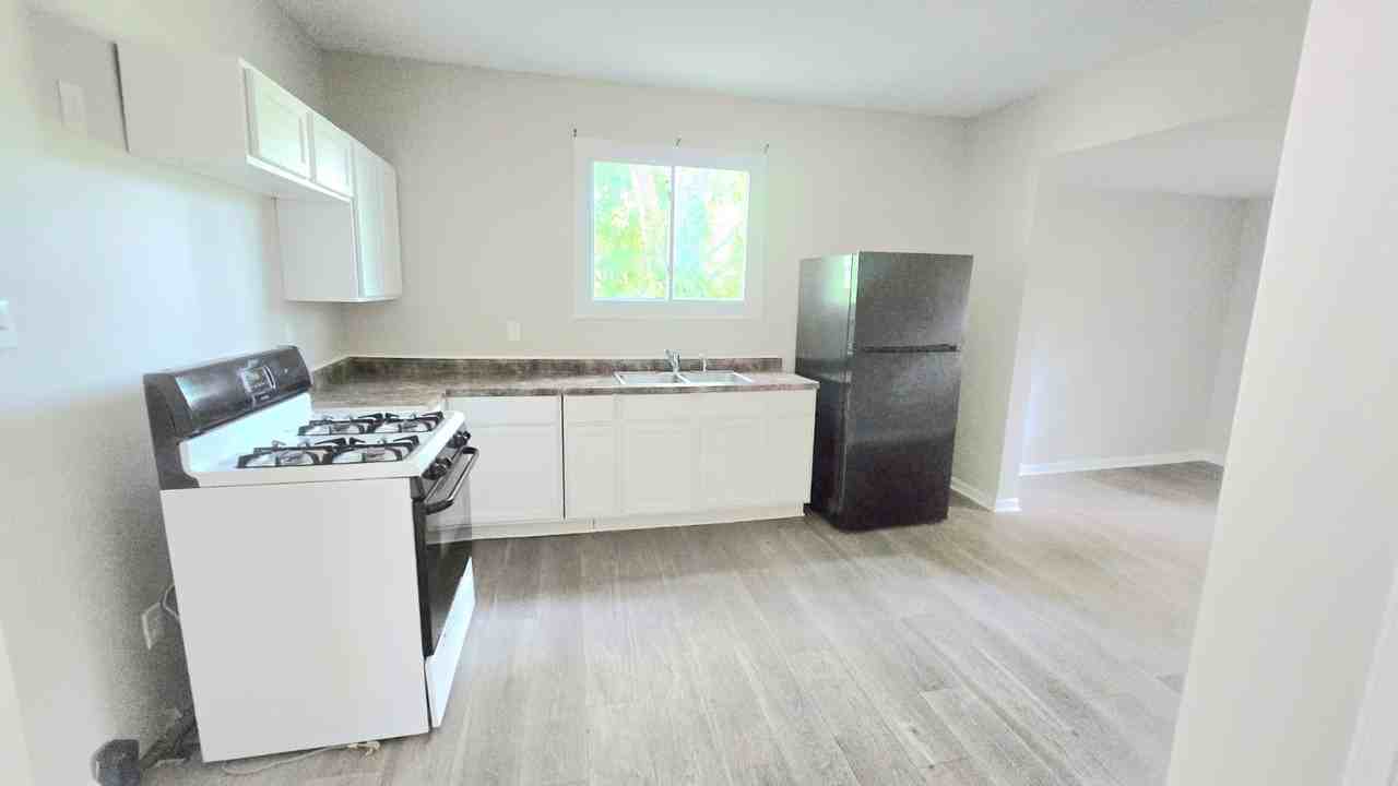 514 Studebaker St #1 - Photo 4 of 9