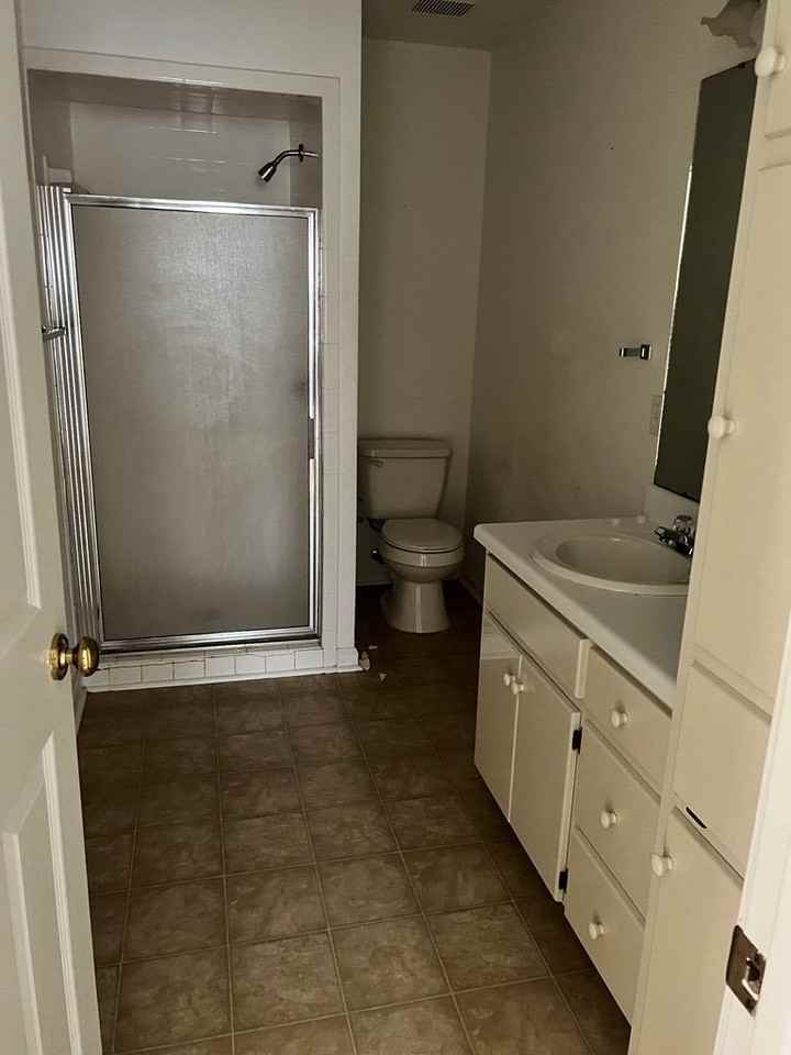 2415 Stonewood Dr - Photo 2 of 12