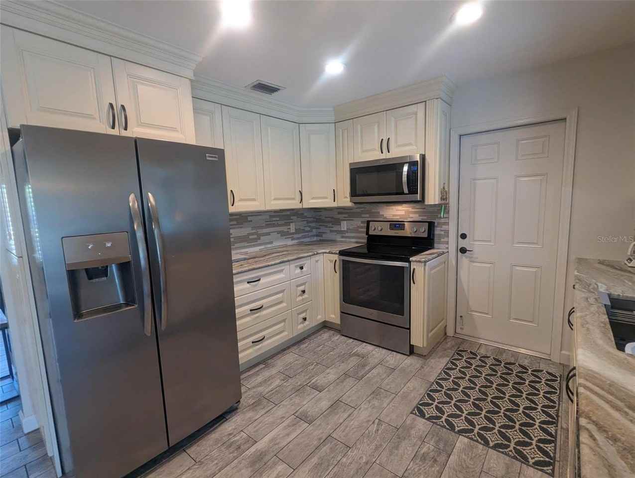 3070 Gulf Gate Dr #1 - Photo 5 of 20