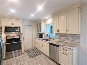 3070 Gulf Gate Dr #1 - Photo 7 of 20