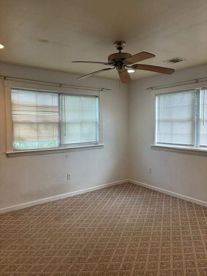 5830 Willow St #5830 - Photo 6 of 11