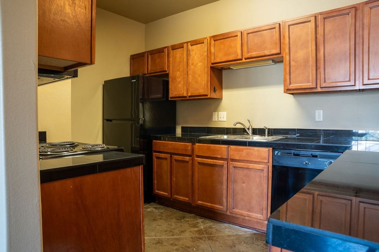2400 MARKET PLAZA DRIVE - Photo 6 of 31