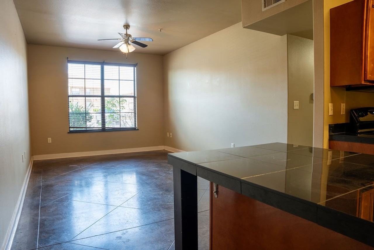 2400 MARKET PLAZA DRIVE - Photo 7 of 31