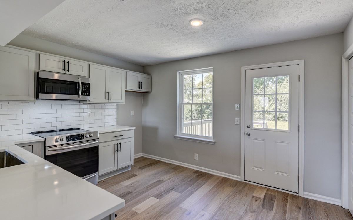 606 Newhall Dr #1 - Photo 4 of 20