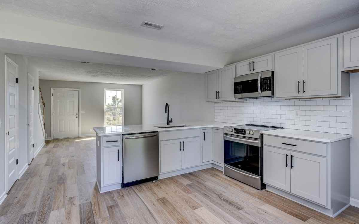 606 Newhall Dr #1 - Photo 5 of 20