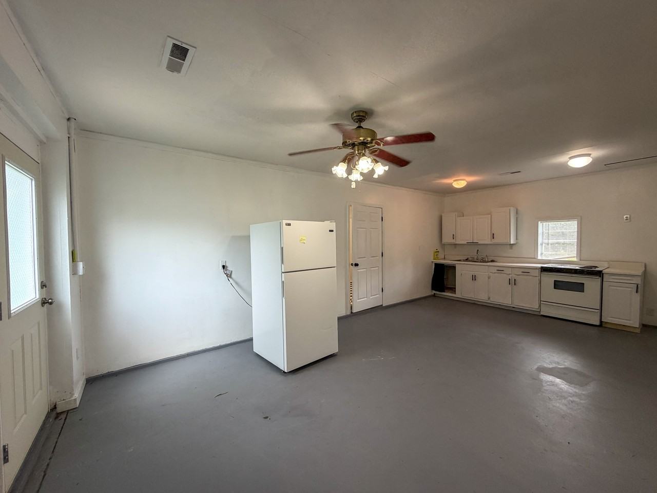 3520 Oakridge Ave #1 - Photo 5 of 31