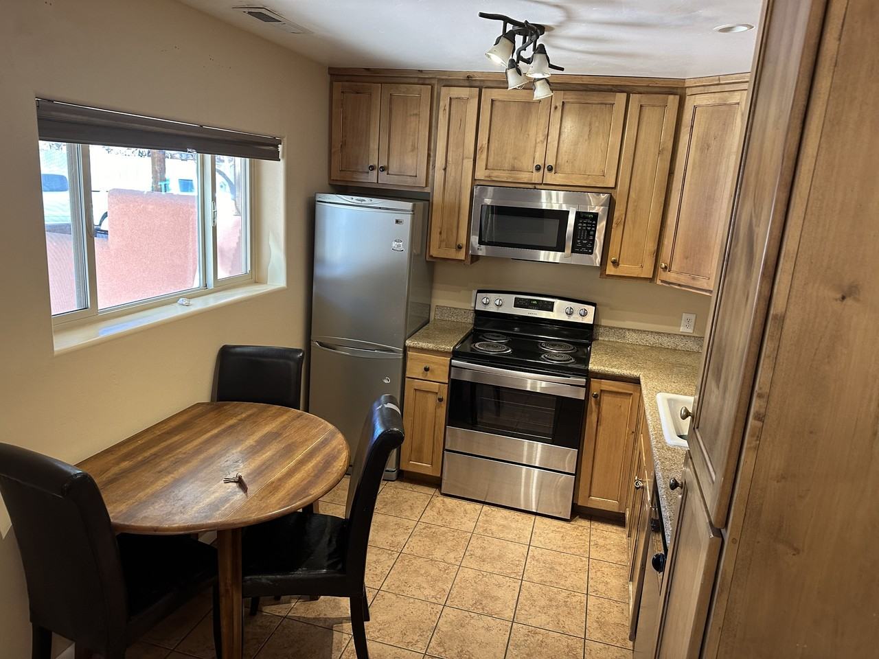 208 East 200 South - 6Suit 1-6 #6 - Photo 3 of 10
