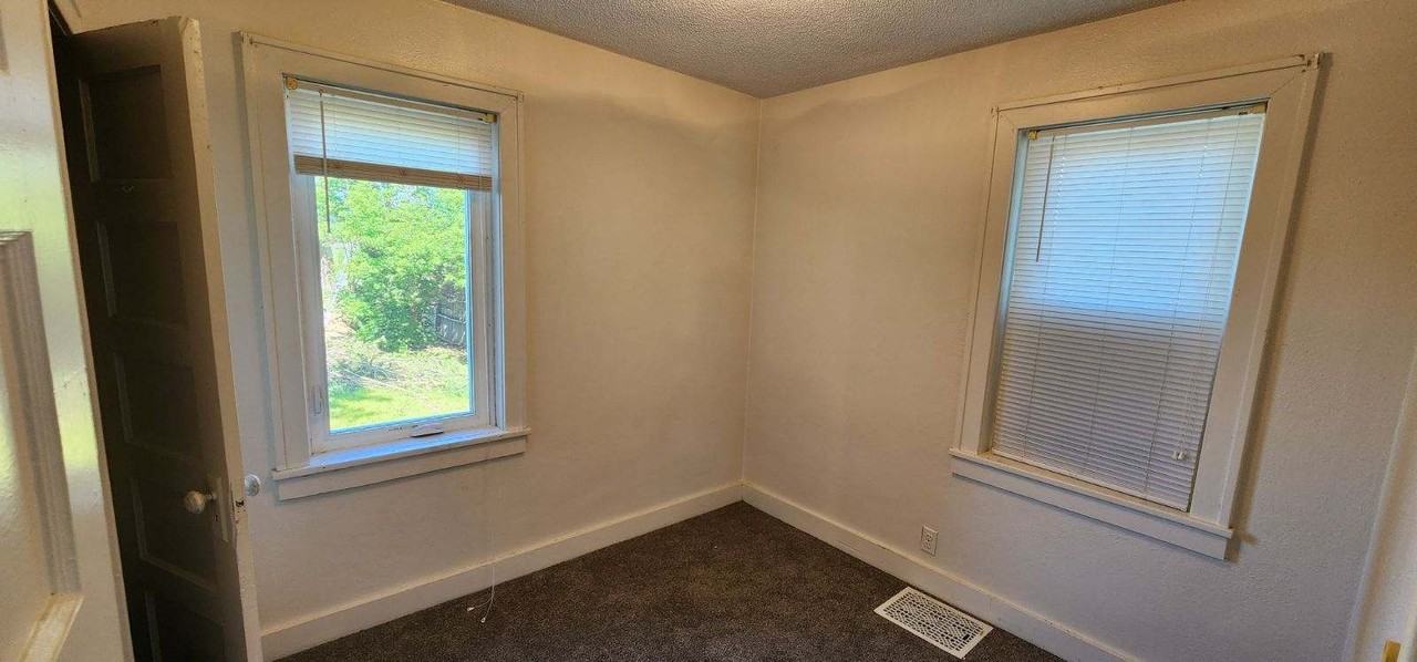 1217 4th Ave Se #1 - Photo 2 of 24