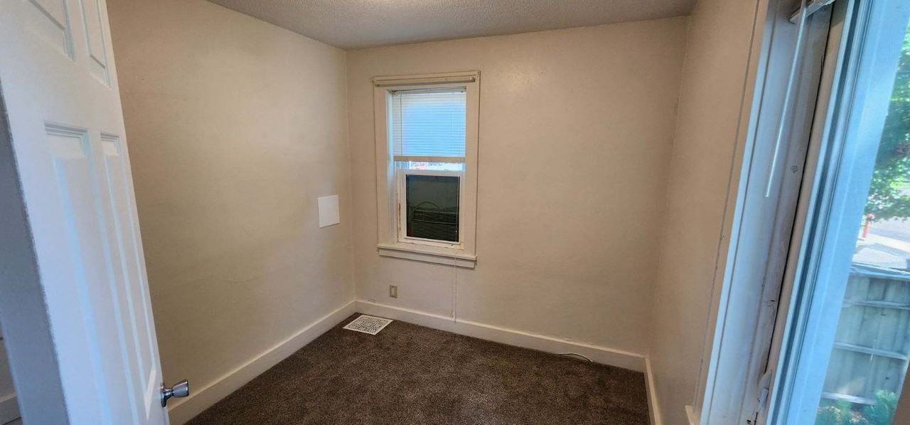 1217 4th Ave Se #1 - Photo 3 of 24
