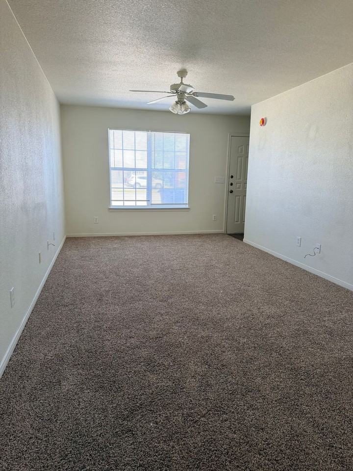 3204 HEREFORD LANE - Photo 2 of 37