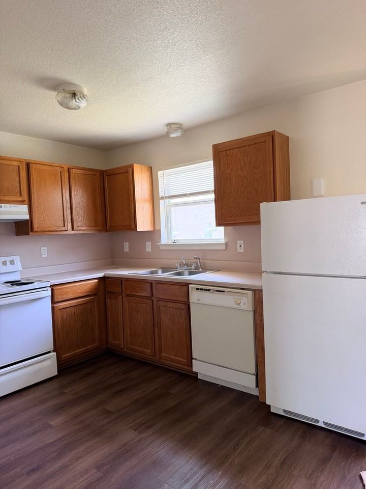 3204 HEREFORD LANE - Photo 4 of 37