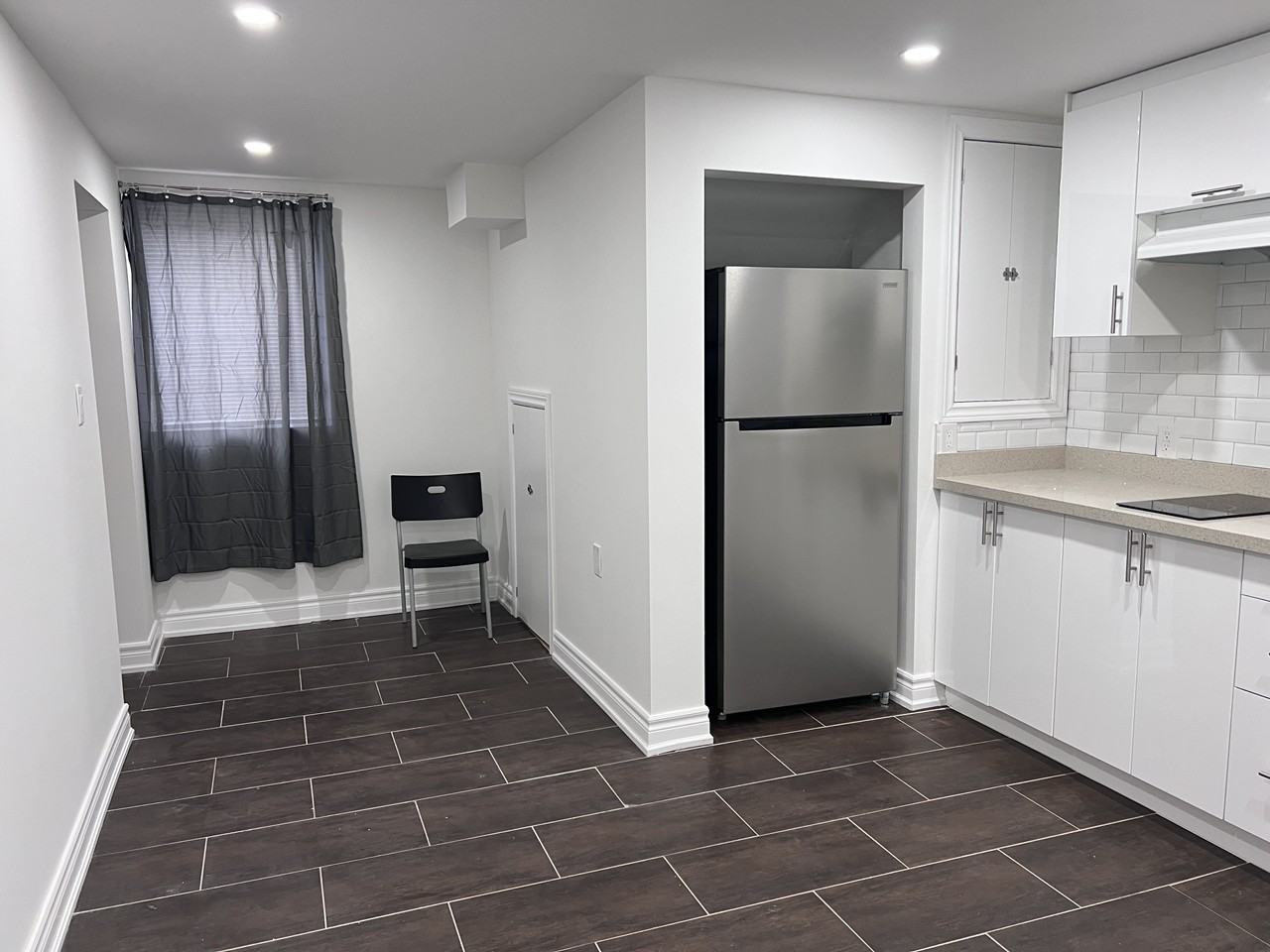 19 Regatta Cres - Photo 2 of 5