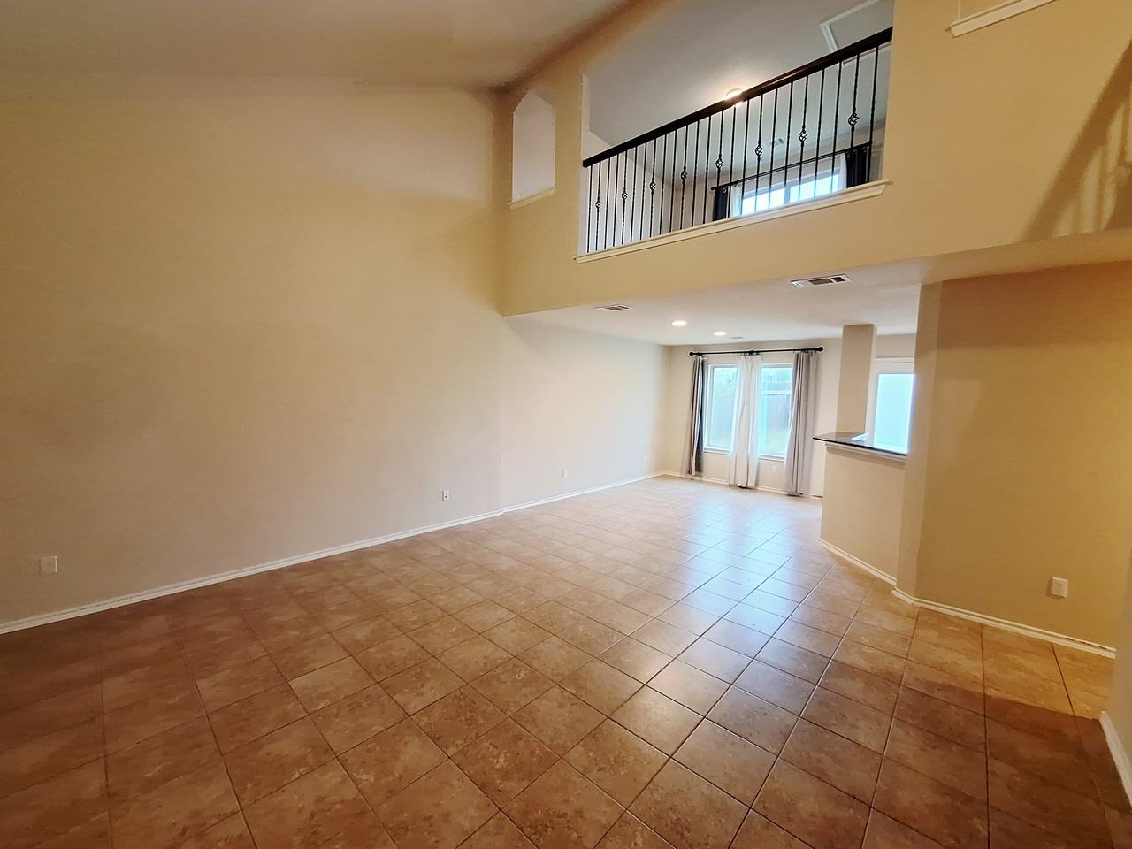 220 Westminster Dr #1 - Photo 4 of 18