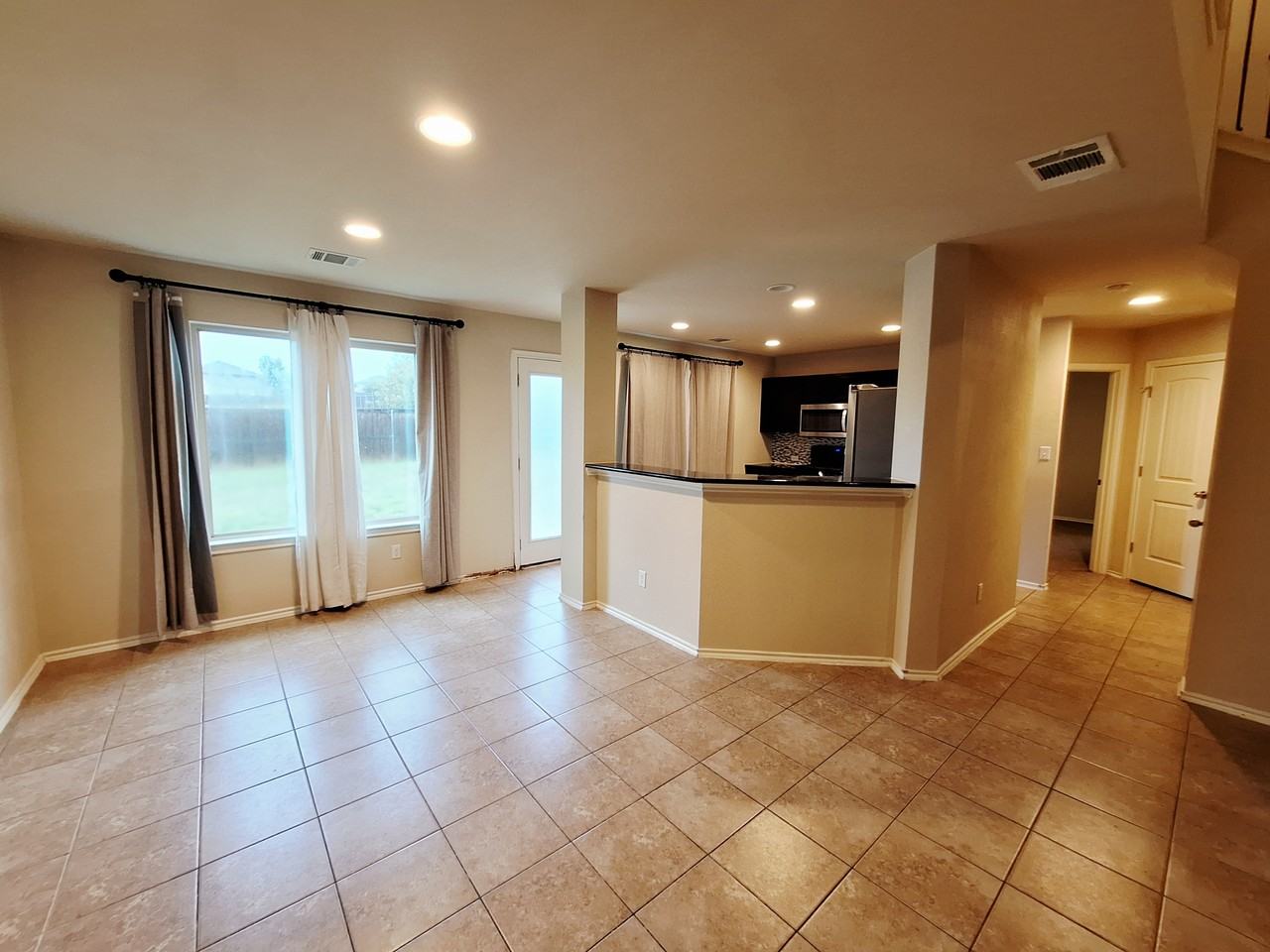 220 Westminster Dr #1 - Photo 5 of 18