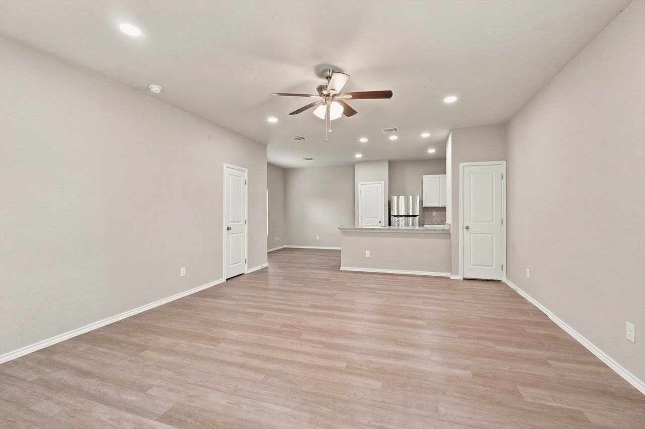 7226 Briar Place - 2Unit 102 #1 - Photo 2 of 9