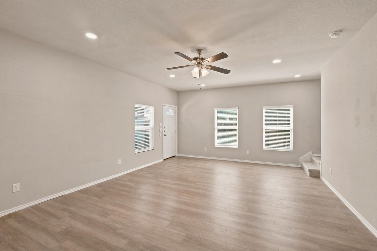 7226 Briar Place - 2Unit 102 #1 - Photo 3 of 9