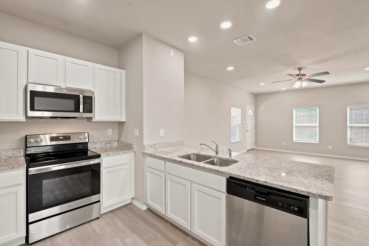 7226 Briar Place - 2Unit 102 #1 - Photo 4 of 9