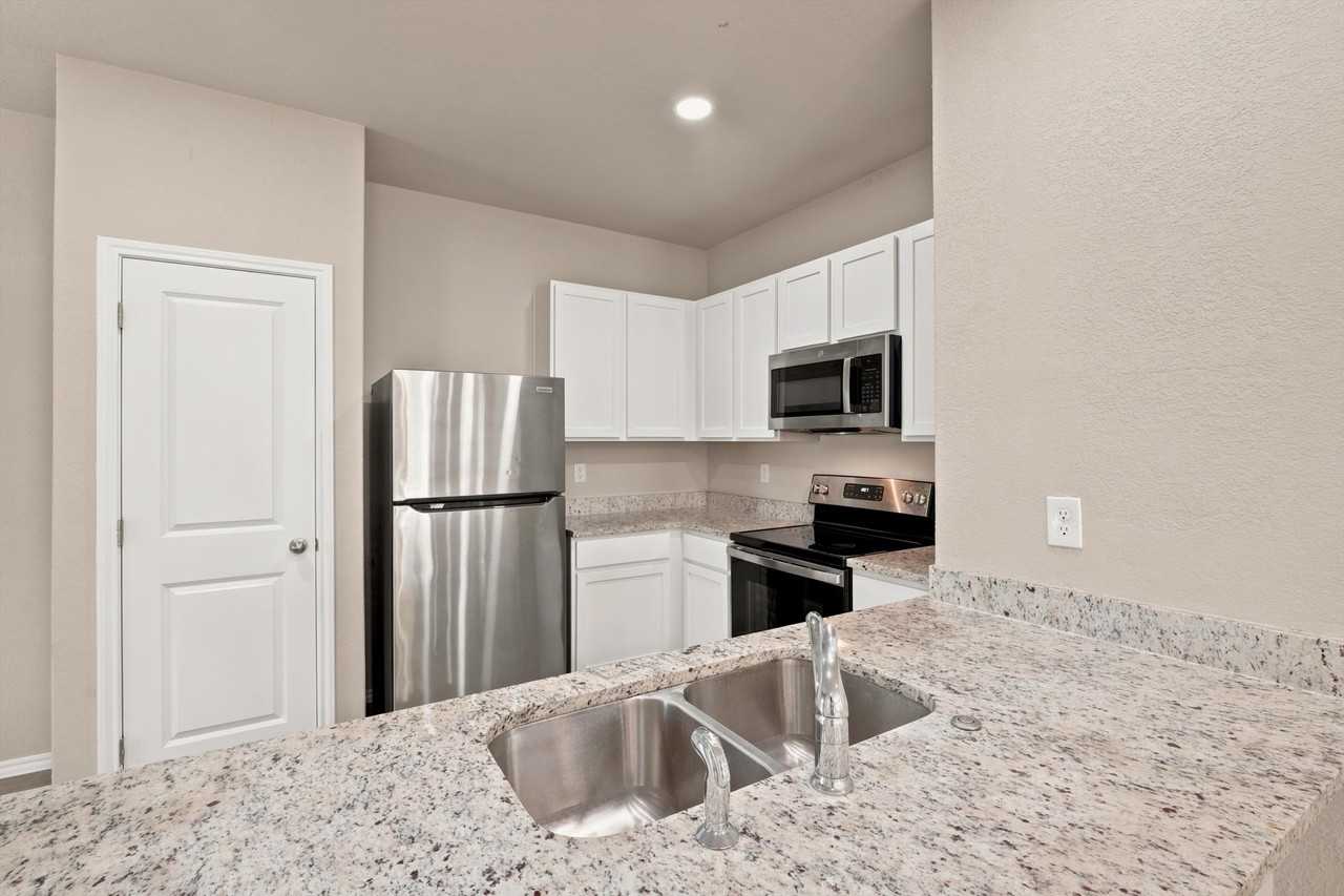 7226 Briar Place - 2Unit 102 #1 - Photo 5 of 9