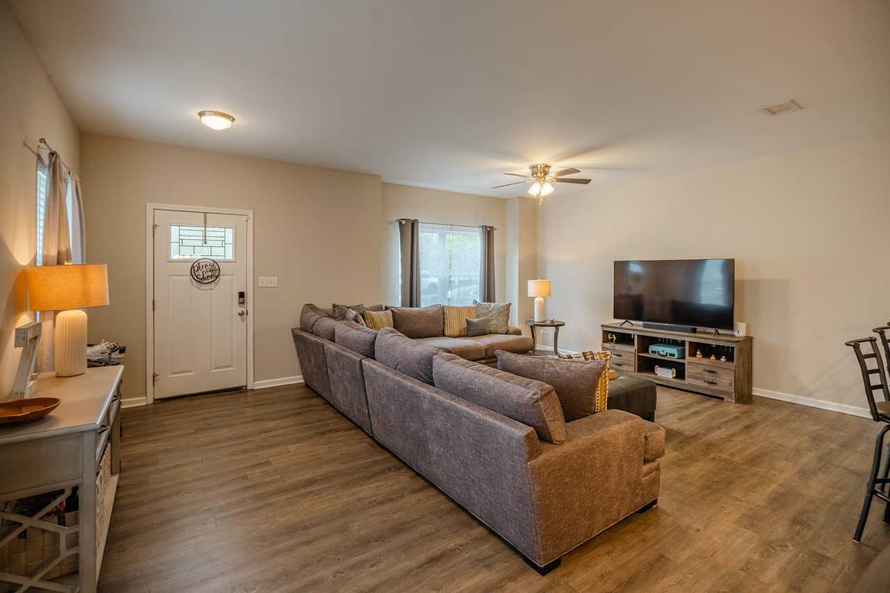 115 Governors Blvd #1 - Photo 3 of 11