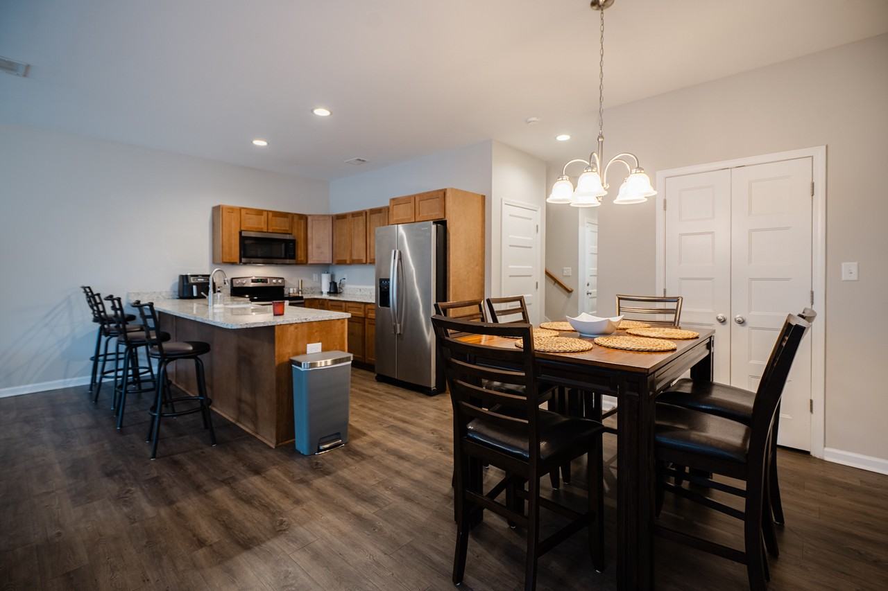 115 Governors Blvd #1 - Photo 4 of 11