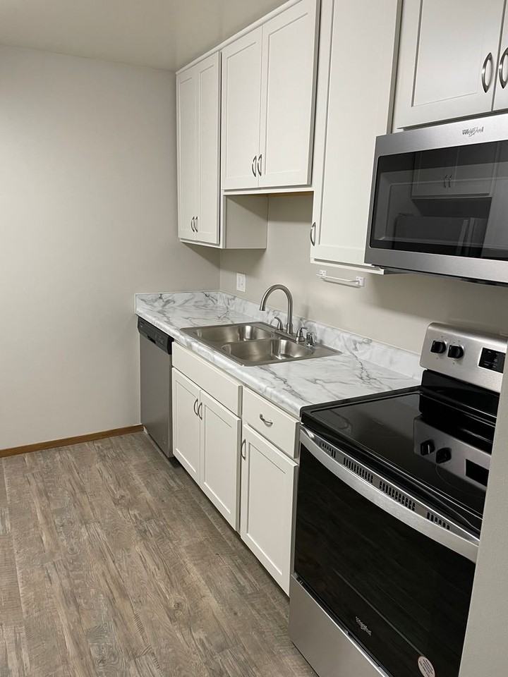 Executive East Apartments - Photo 4 of 15