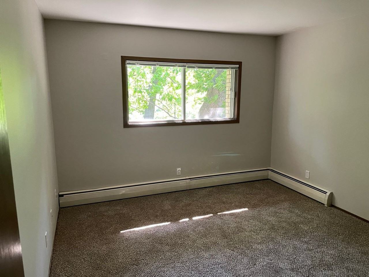 Executive East Apartments - Photo 6 of 15