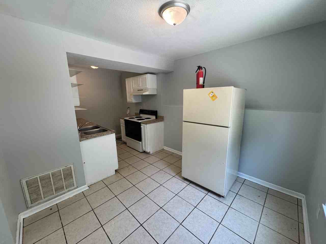 231 Se 121st Rd #4 - Photo 2 of 7