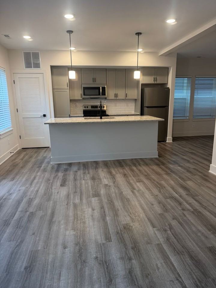 105 E Morris St - Photo 3 of 5