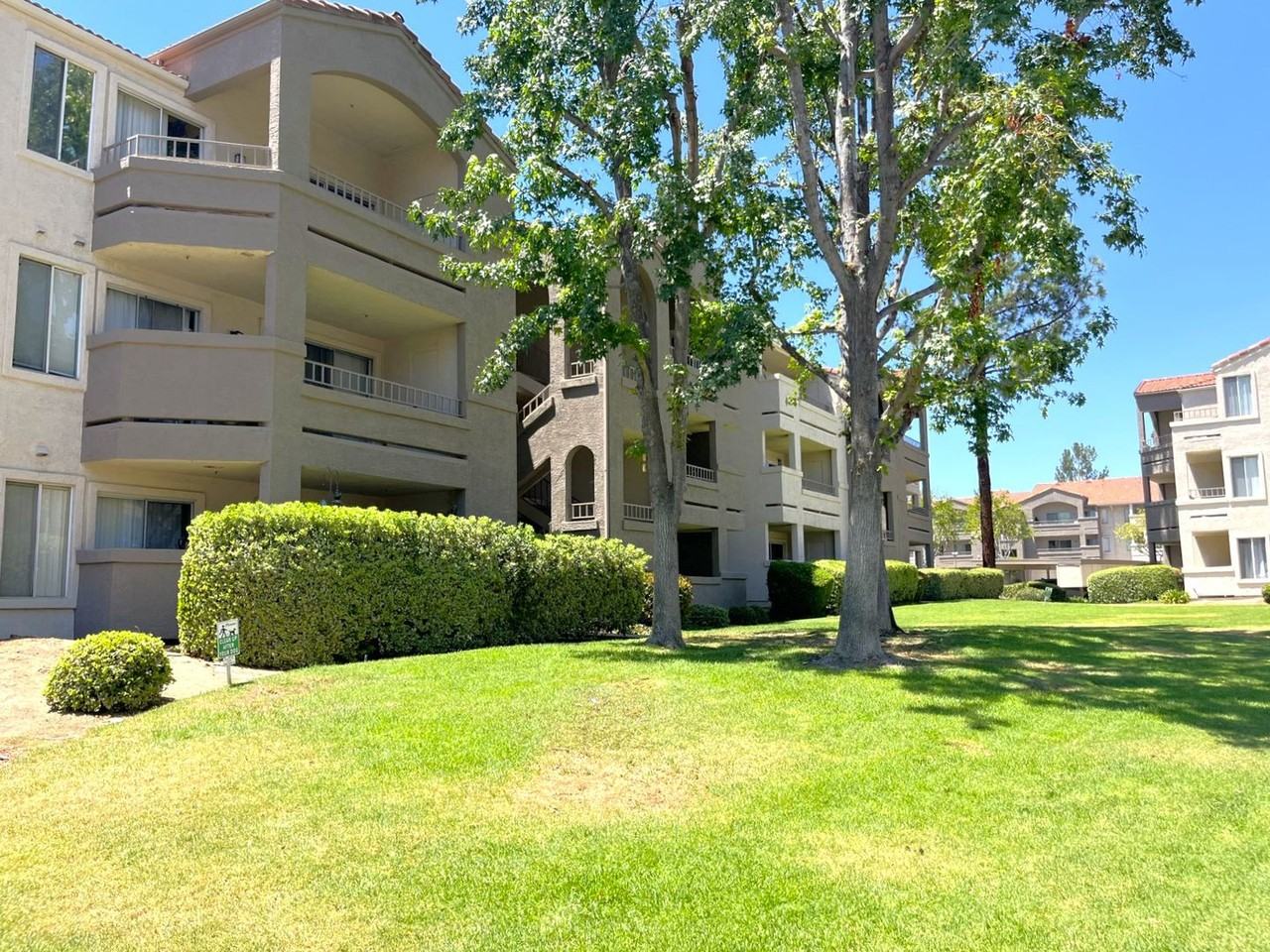 1020 La Terraza Cir - Photo 2 of 40