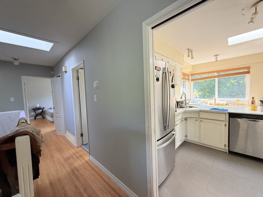 5330 10 Avenue - Photo 7 of 15