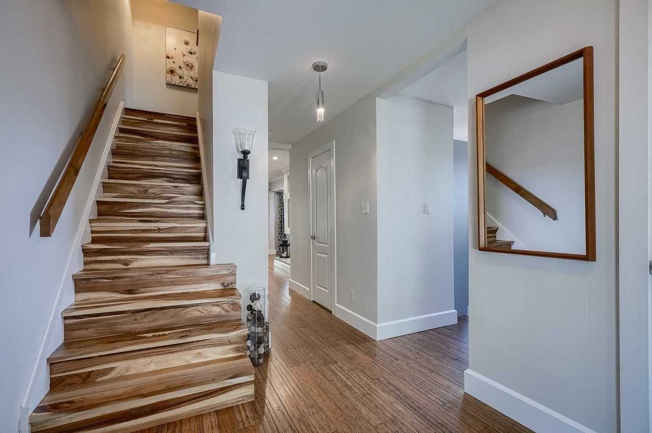 470 Lanark Drive - Photo 4 of 31
