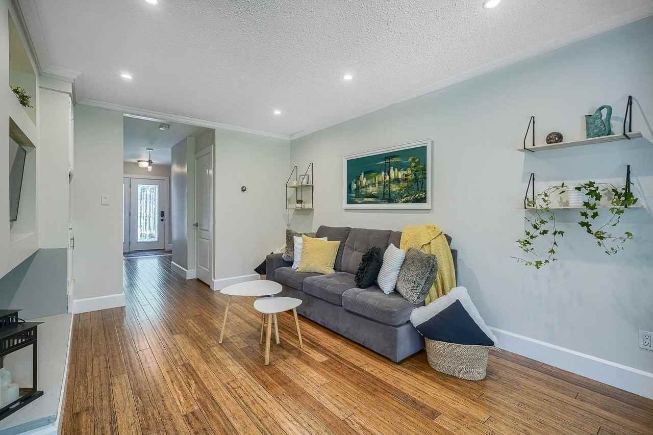 470 Lanark Drive - Photo 6 of 31